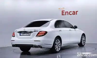 Mercedes-Benz E-Class 2018 2.0 автомат (гидро), миниатюра 2