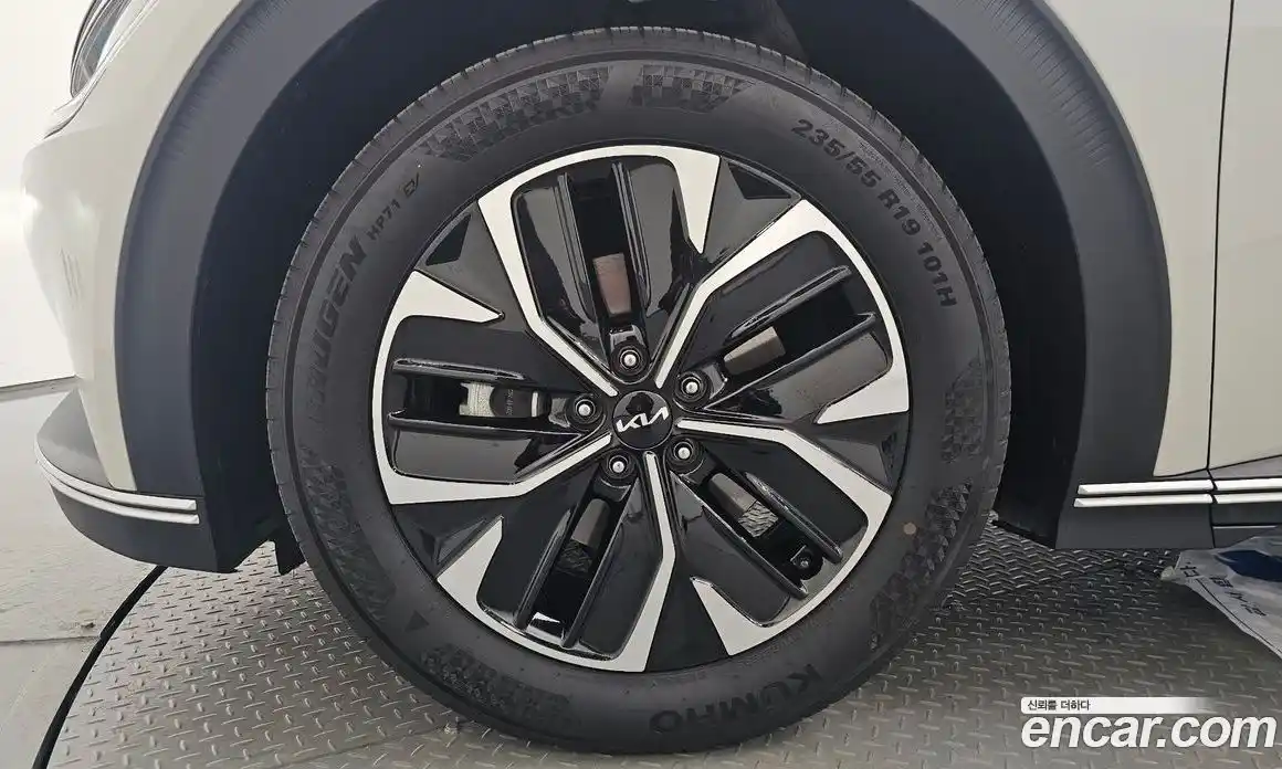 Kia EV6 2022 0.1 гидро, фото 4