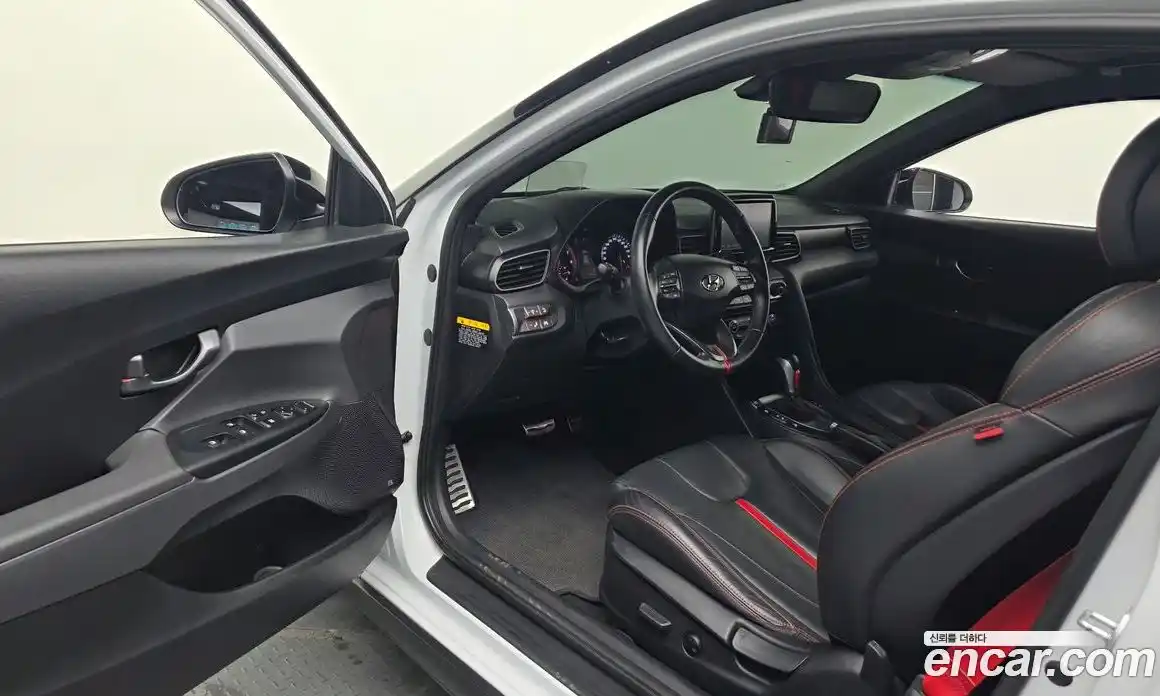Hyundai Veloster 2019 1.6 автомат (гидро), фото 13