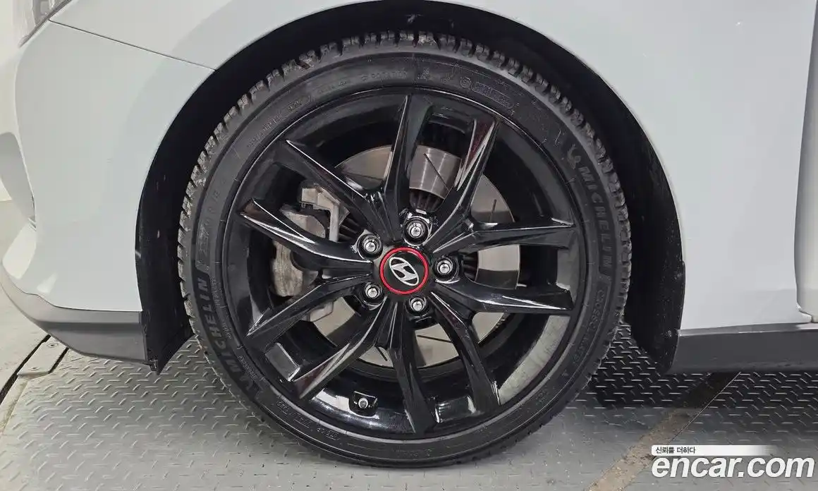 Hyundai Veloster 2019 1.6 автомат (гидро), фото 5