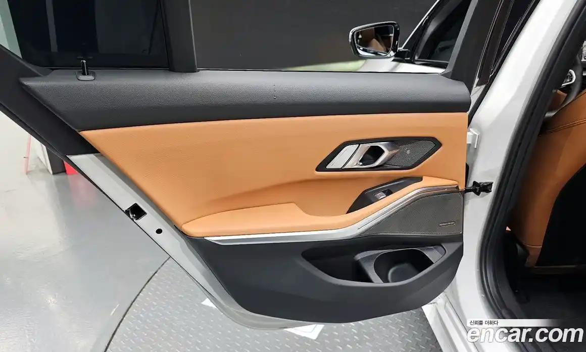 BMW 3-Series 2025 2.0 гидро, фото 15