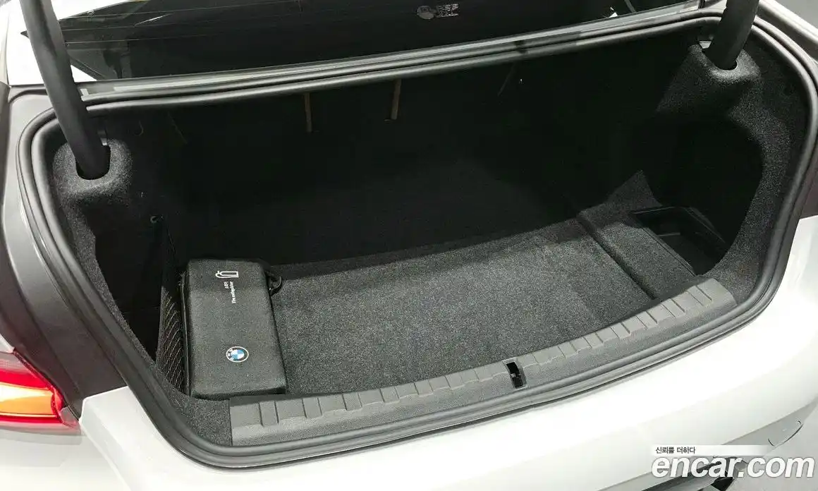 BMW 3-Series 2025 2.0 гидро, фото 30