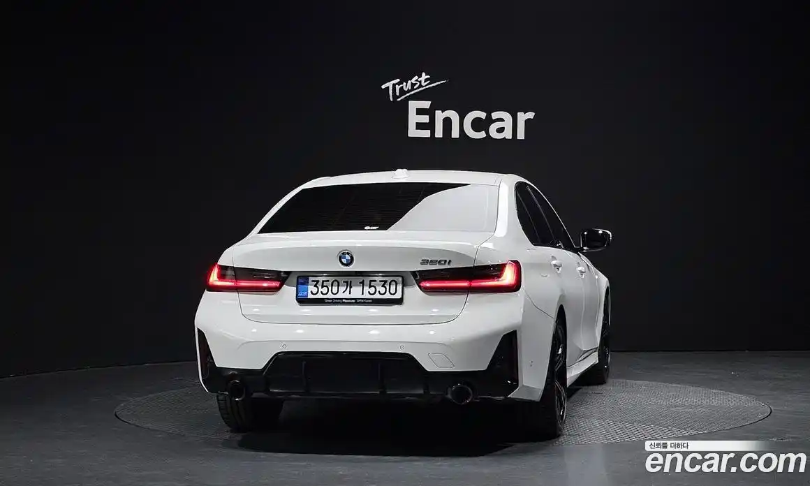 BMW 3-Series 2025 2.0 гидро, фото 4