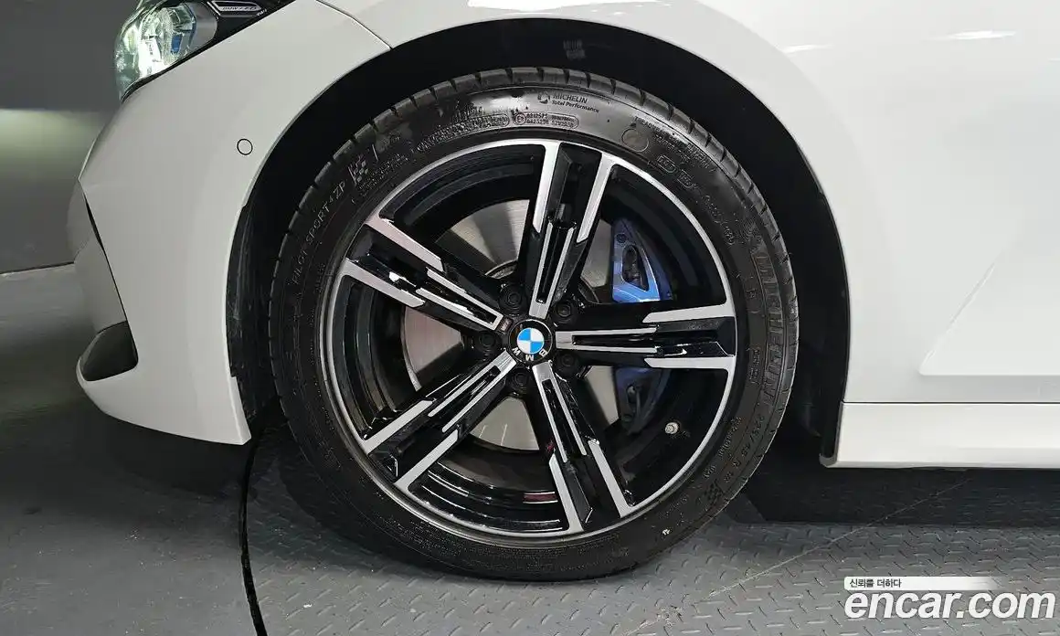 BMW 3-Series 2025 2.0 гидро, фото 5
