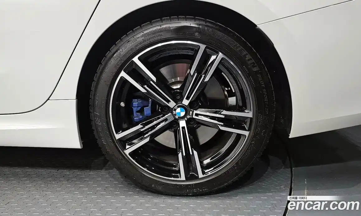 BMW 3-Series 2025 2.0 гидро, фото 7