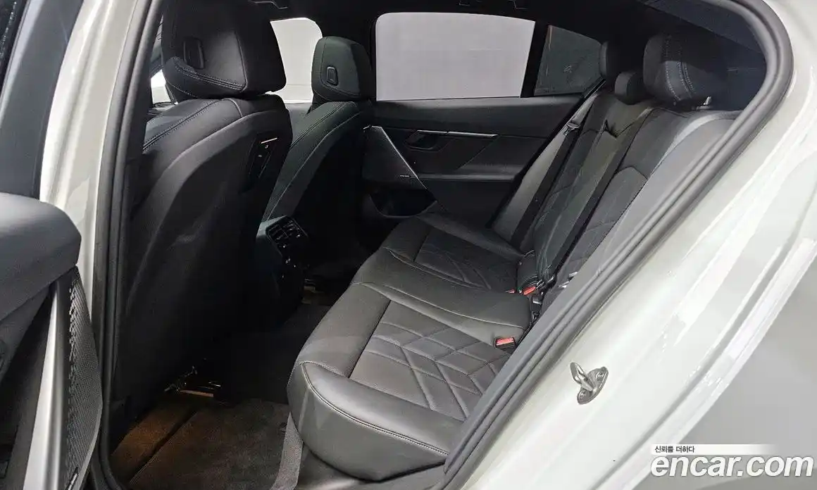 BMW 5-Series 2024 2.0 гидро, фото 16