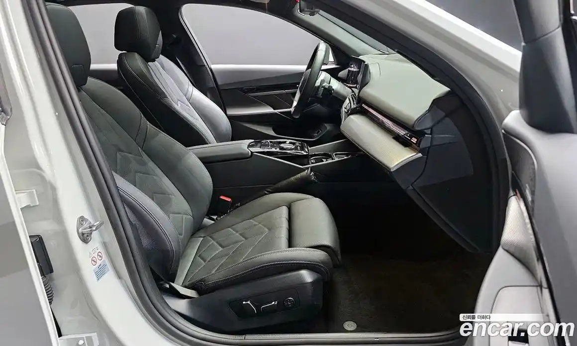 BMW 5-Series 2024 2.0 гидро, фото 17