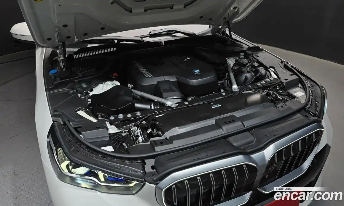 BMW 5-Series 2024 2.0 гидро, фото 6