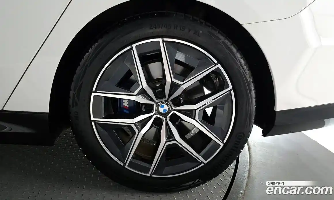BMW 5-Series 2024 2.0 гидро, фото 7