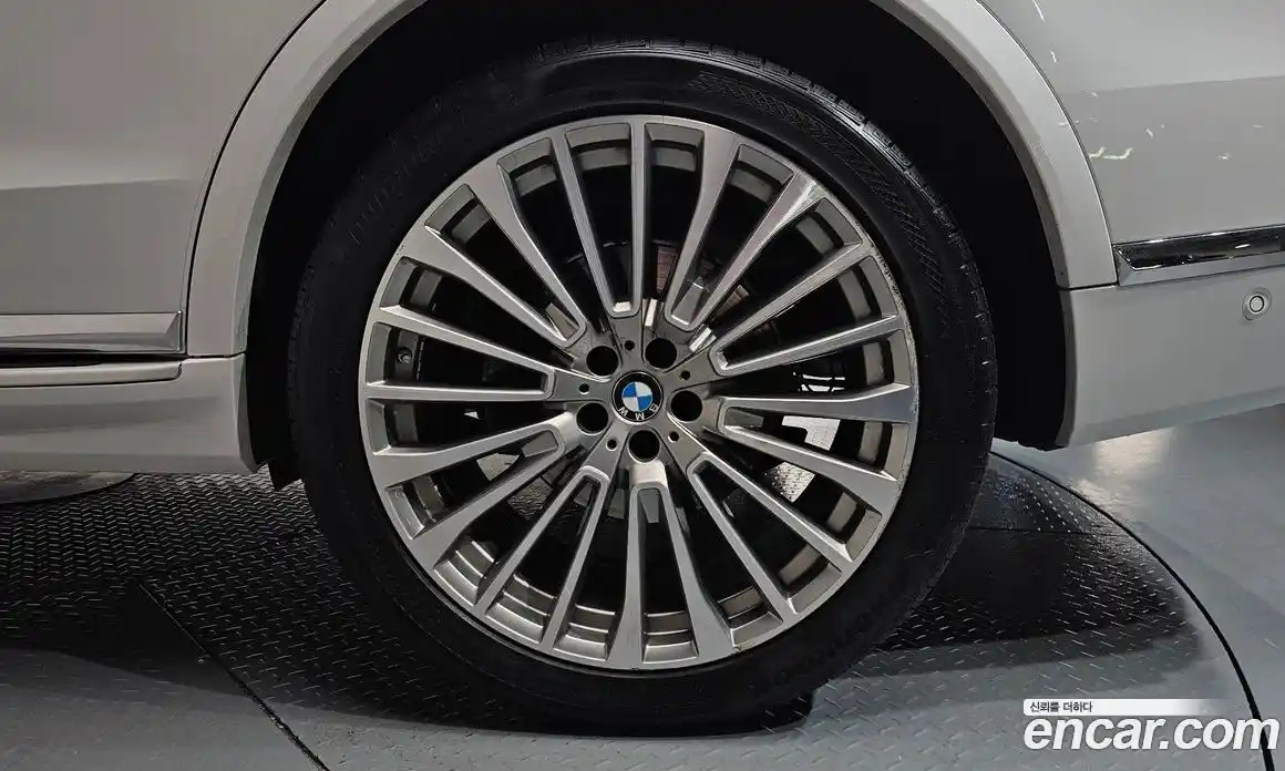 BMW X7 2022 3.0 автомат (гидро), фото 6
