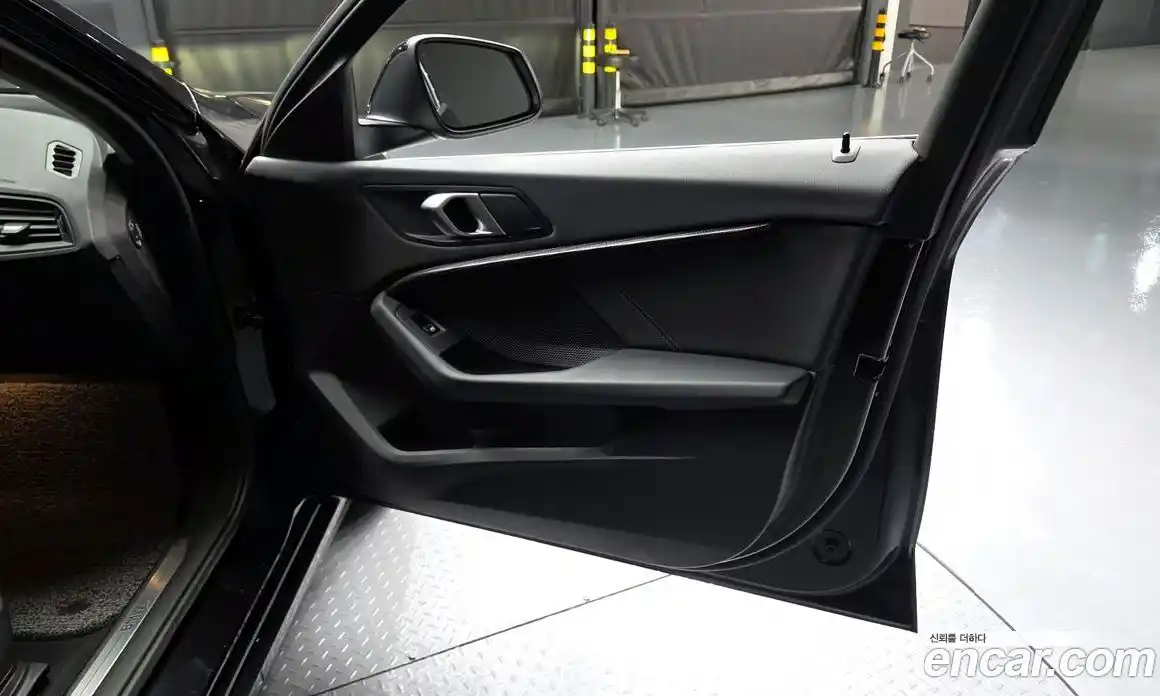 BMW 1 серия 2023 2.0 автомат (гидро), фото 14