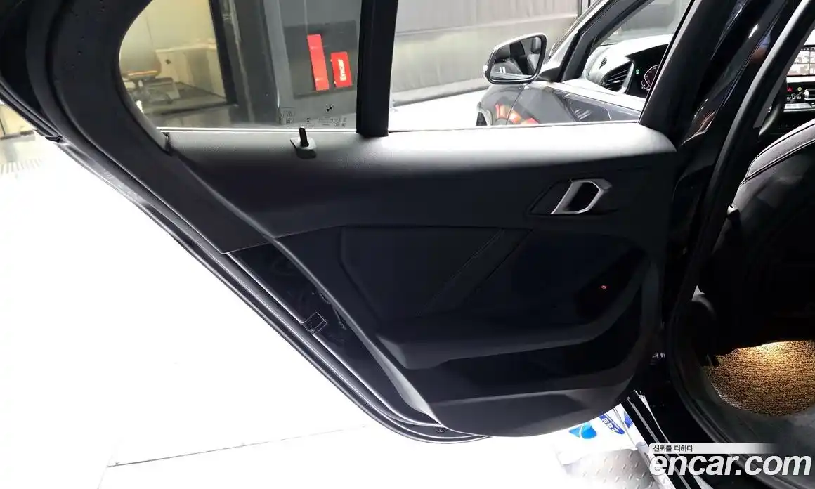 BMW 1 серия 2023 2.0 автомат (гидро), фото 15