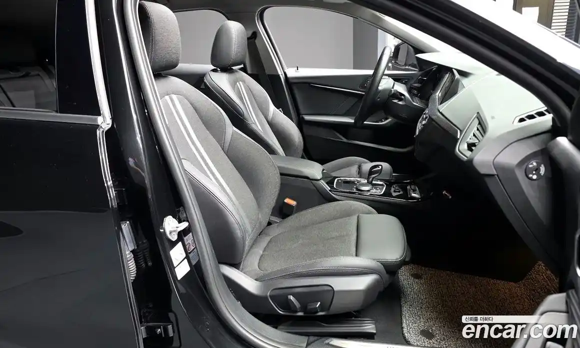 BMW 1 серия 2023 2.0 автомат (гидро), фото 17