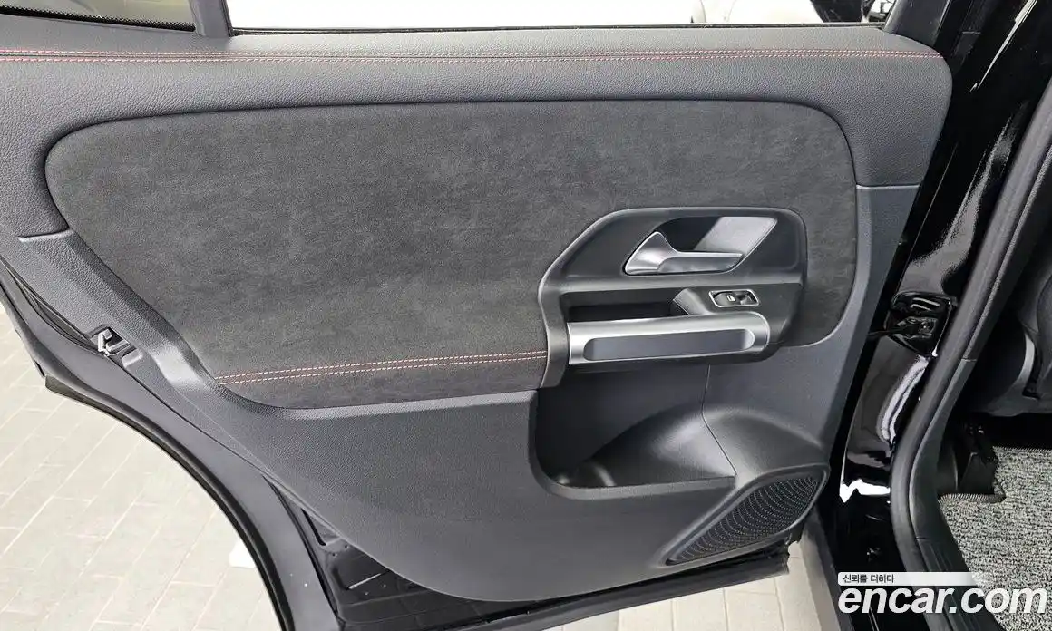 Mercedes-Benz GLB-Class 2024 2.0 гидро, фото 15