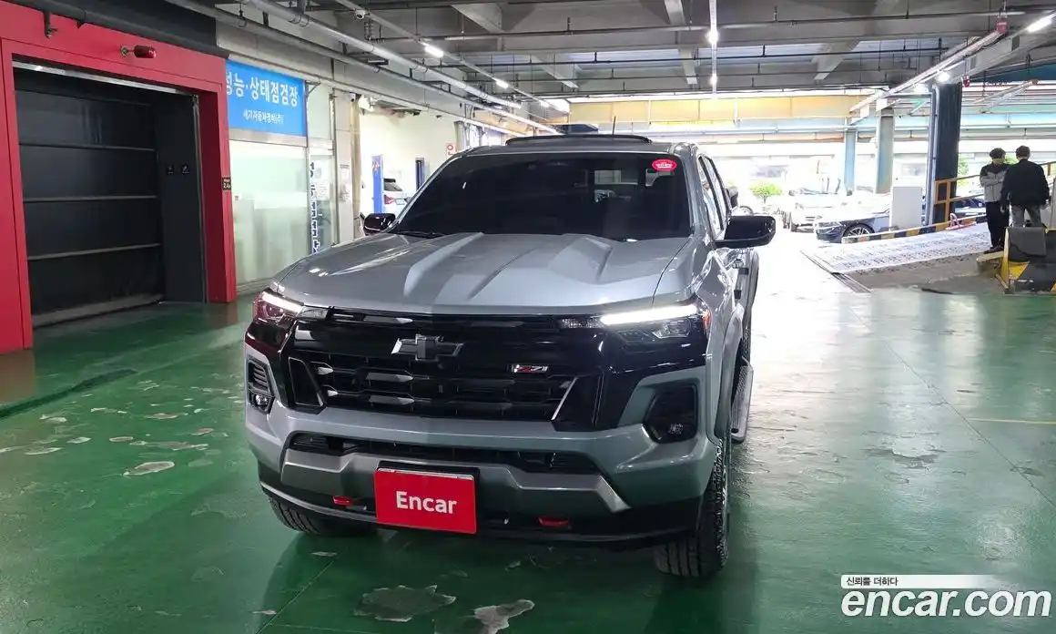 Chevrolet Colorado 2024 2.7 автомат (гидро), фото 3
