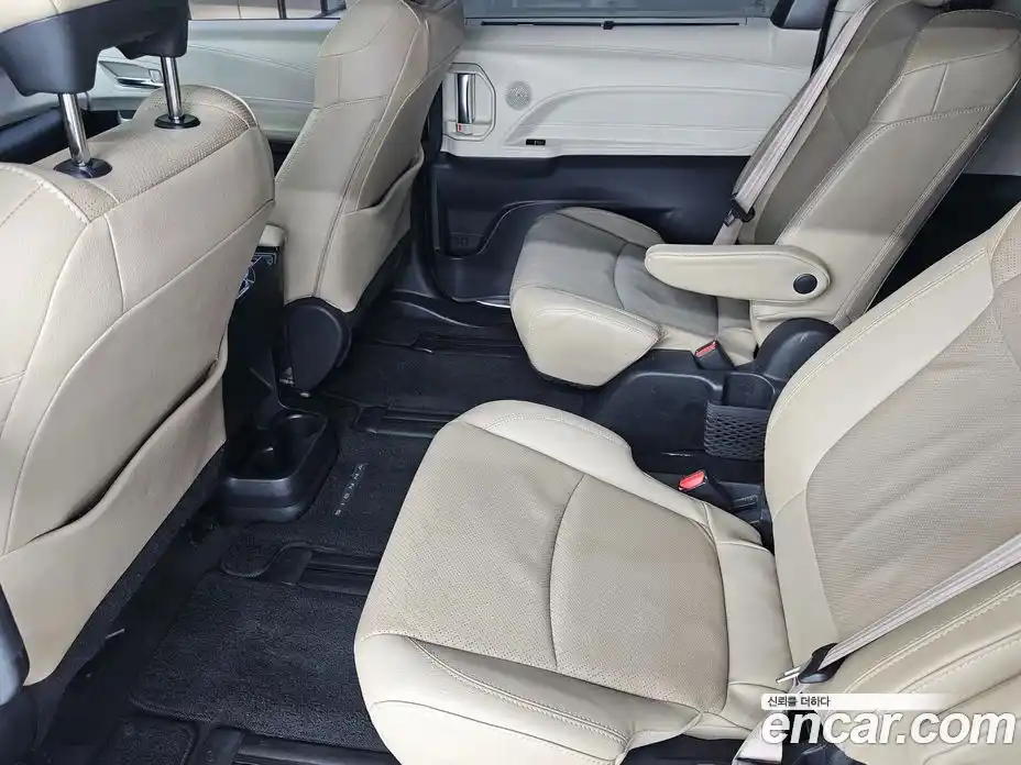 Toyota Sienna 2021 2.5 вариатор, фото 15