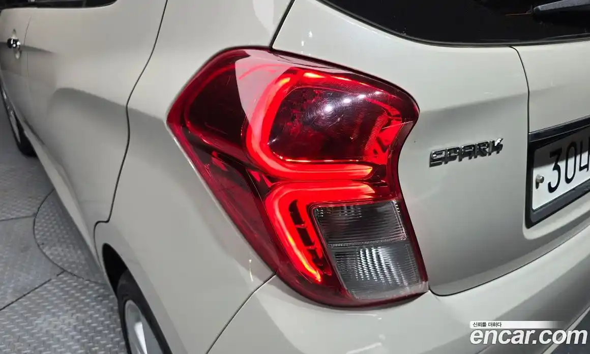 Chevrolet Spark 2015 1.0 автомат (гидро), фото 9