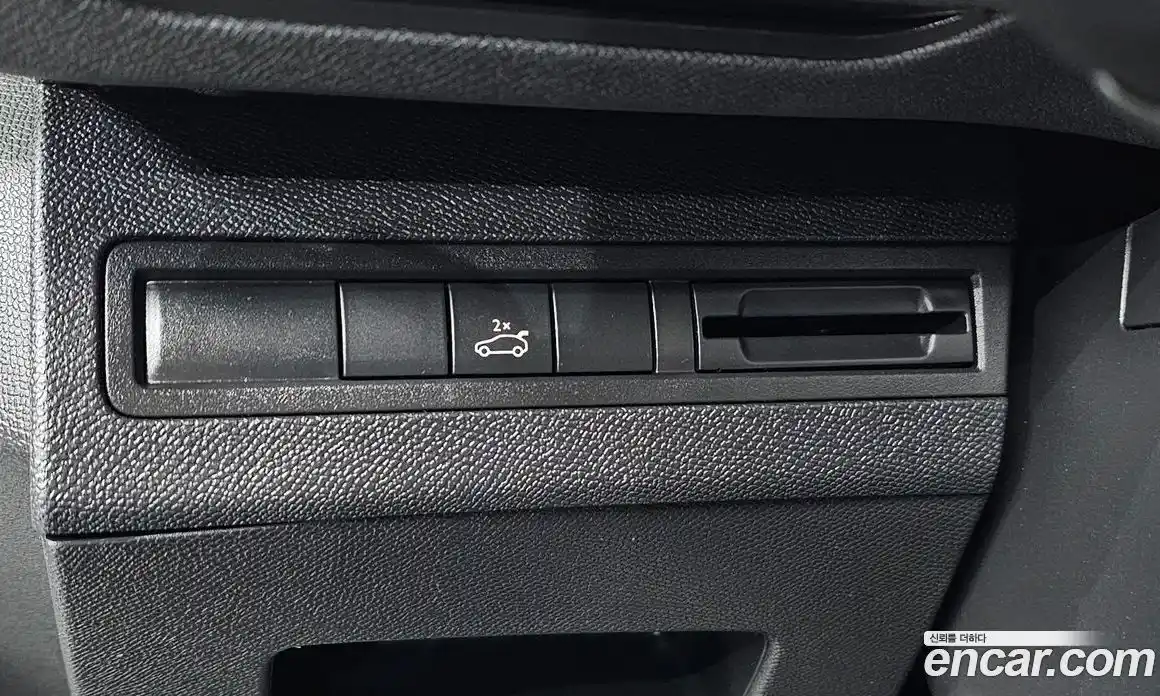 Peugeot 5008 2019 1.5 автомат (гидро), фото 14