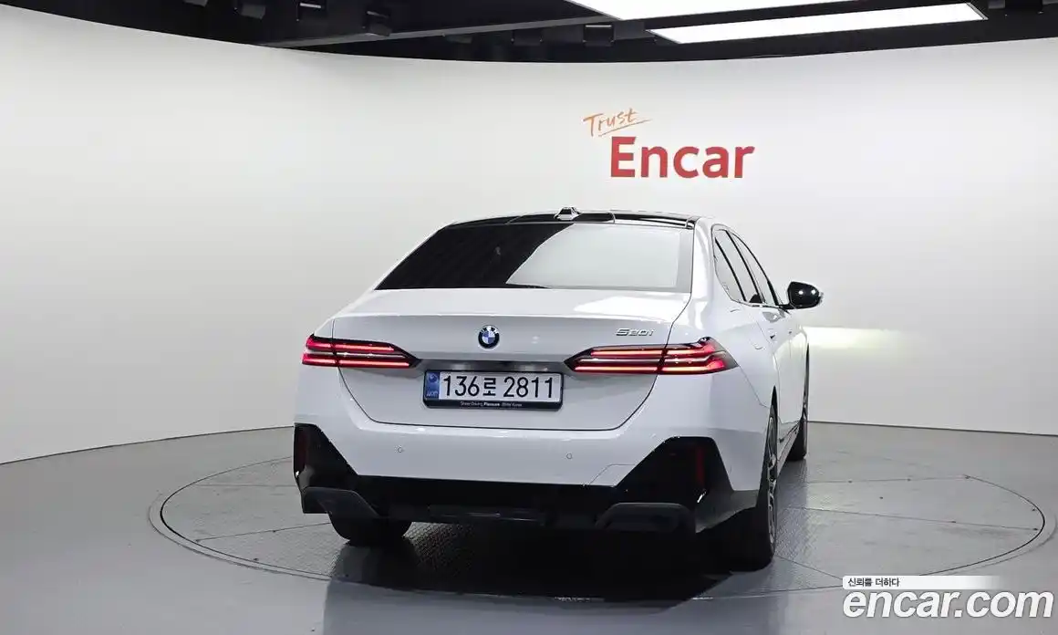 BMW 5-Series 2025 2.0 гидро, фото 4