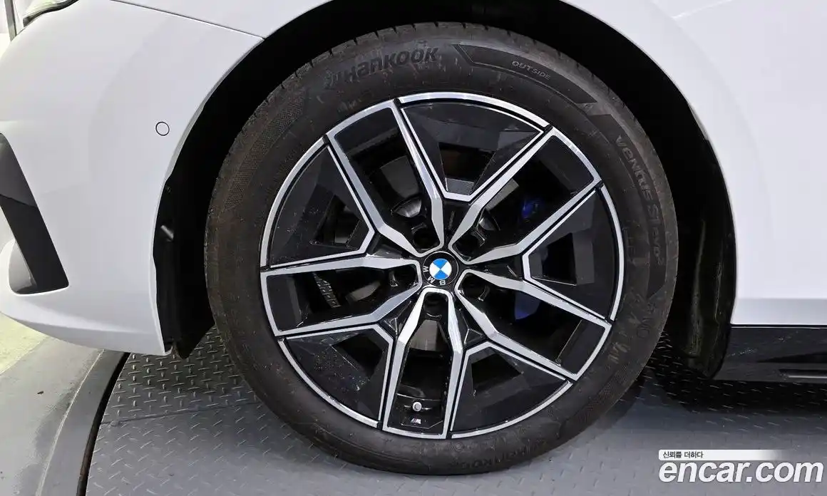 BMW 5-Series 2025 2.0 гидро, фото 5