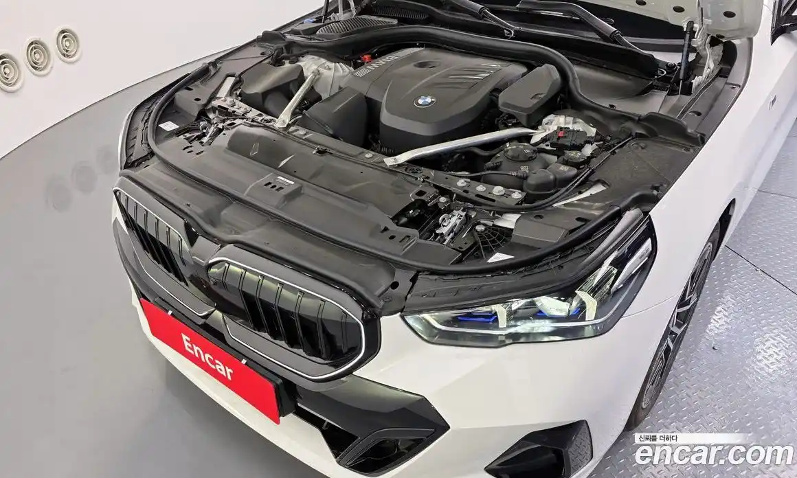 BMW 5-Series 2025 2.0 гидро, фото 6