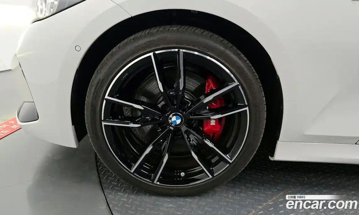 BMW 3 серия 2025 3.0 автомат (гидро), фото 5