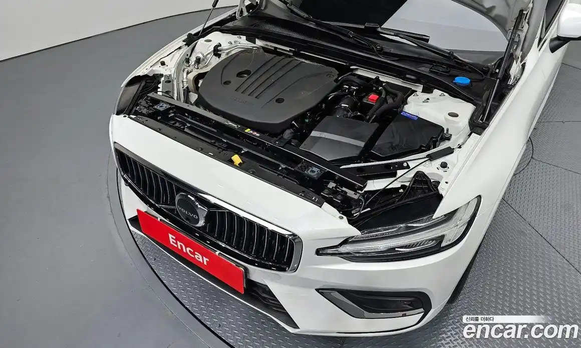 Volvo S60 2023 2.0 автомат (гидро), фото 6