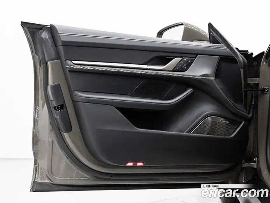 Porsche Taycan 2025 0.1 автомат (гидро), фото 16