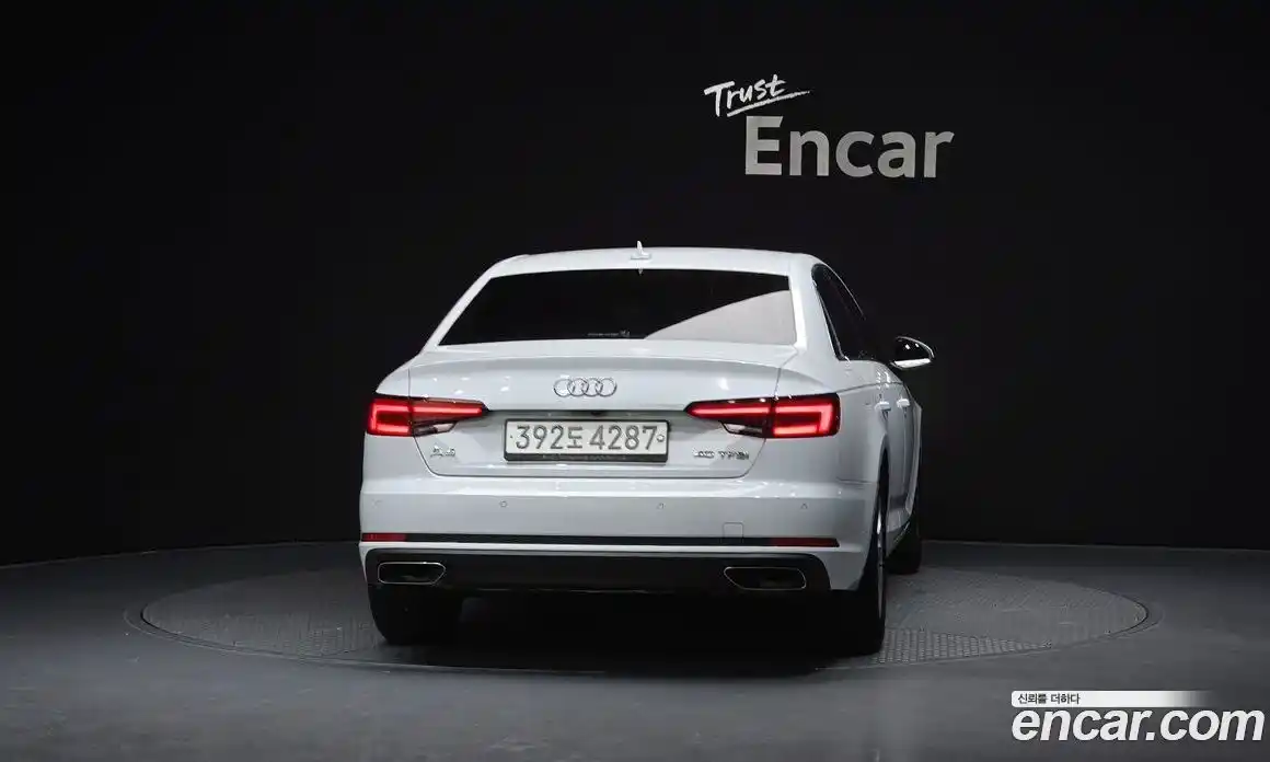 Audi A4 2019 2.0 автомат (гидро), фото 4