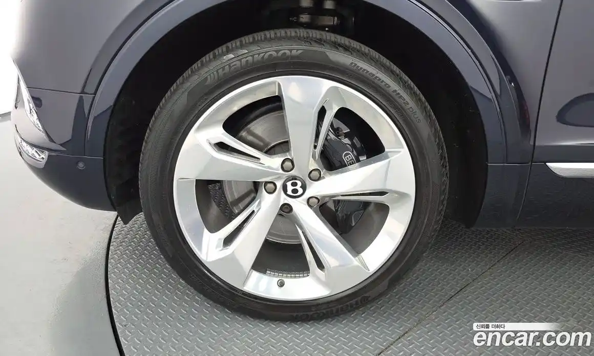 Bentley Bentayga 2017 6.0 гидро, фото 5