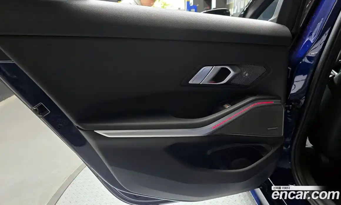 BMW 3-Series 2025 2.0 гидро, фото 15
