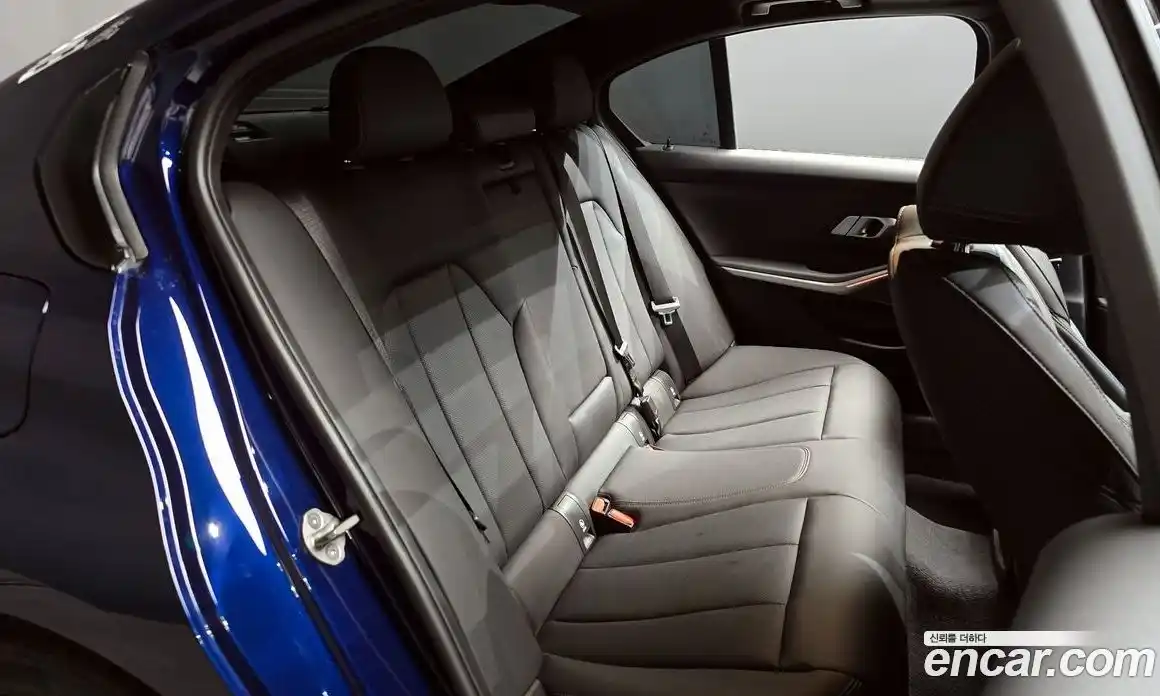 BMW 3-Series 2025 2.0 гидро, фото 17