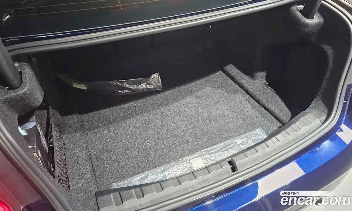 BMW 3-Series 2025 2.0 гидро, фото 29