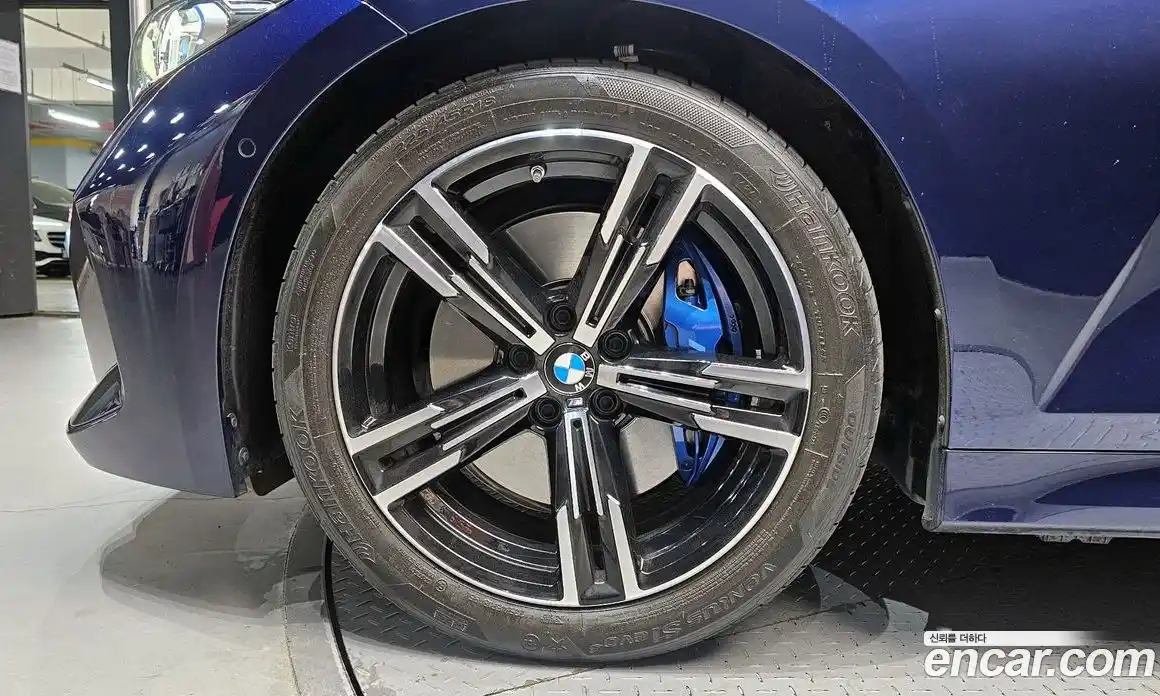 BMW 3-Series 2025 2.0 гидро, фото 5