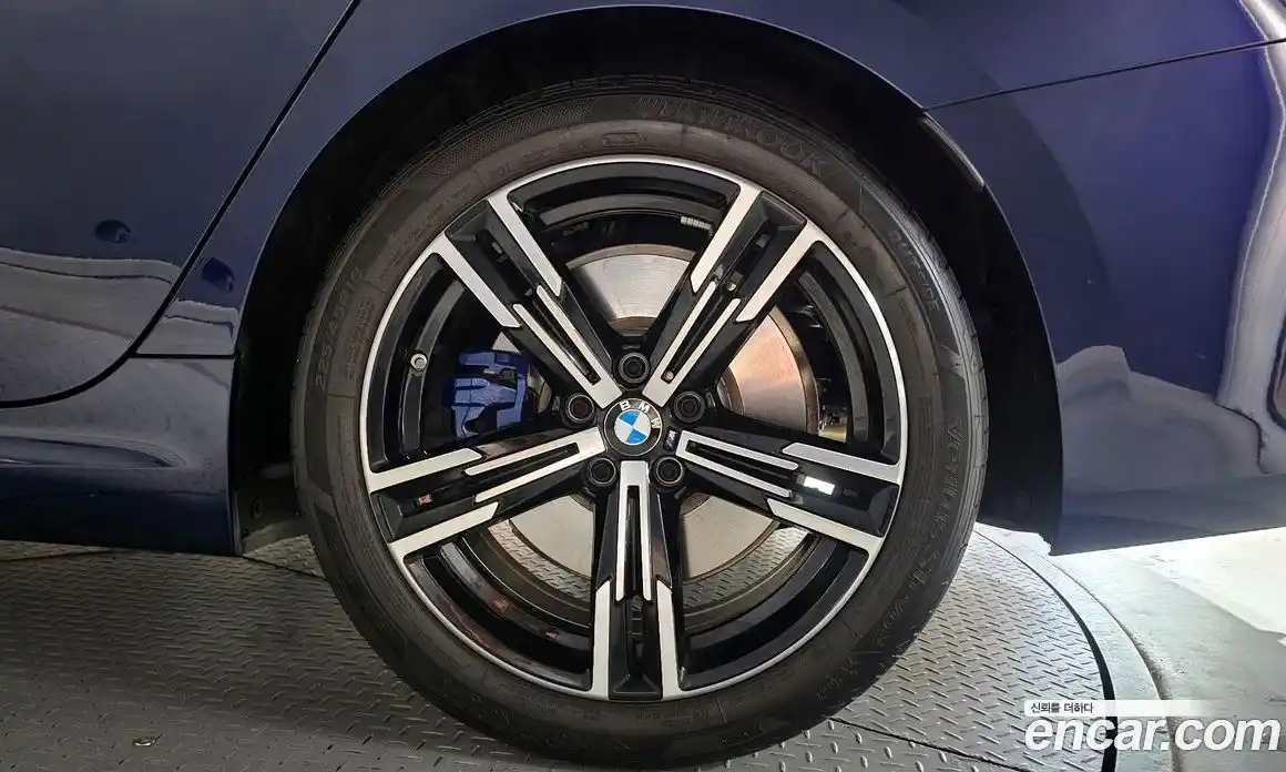 BMW 3-Series 2025 2.0 гидро, фото 7