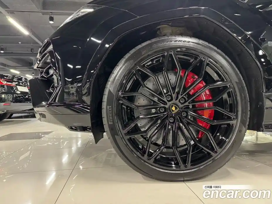 Lamborghini Urus 2025 4.0 гидро, фото 15
