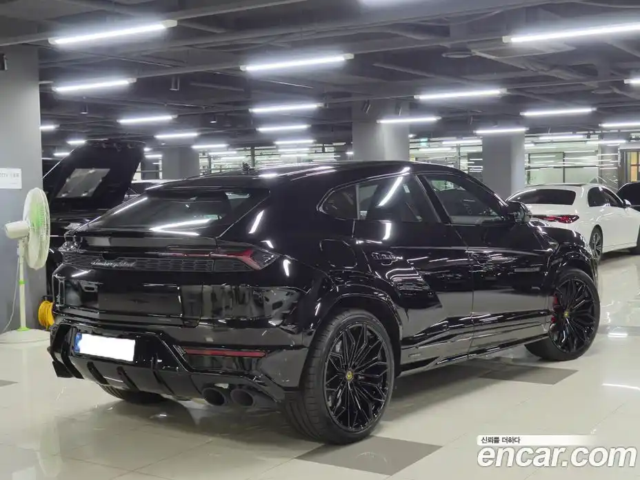 Lamborghini Urus 2025 4.0 гидро, фото 3