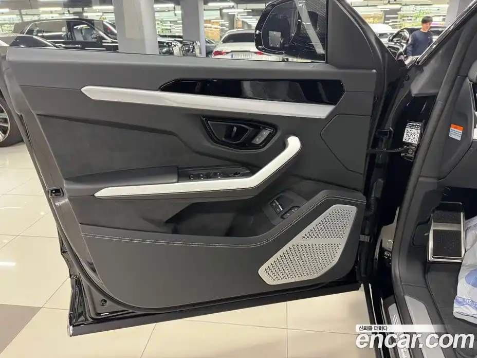 Lamborghini Urus 2025 4.0 гидро, фото 7