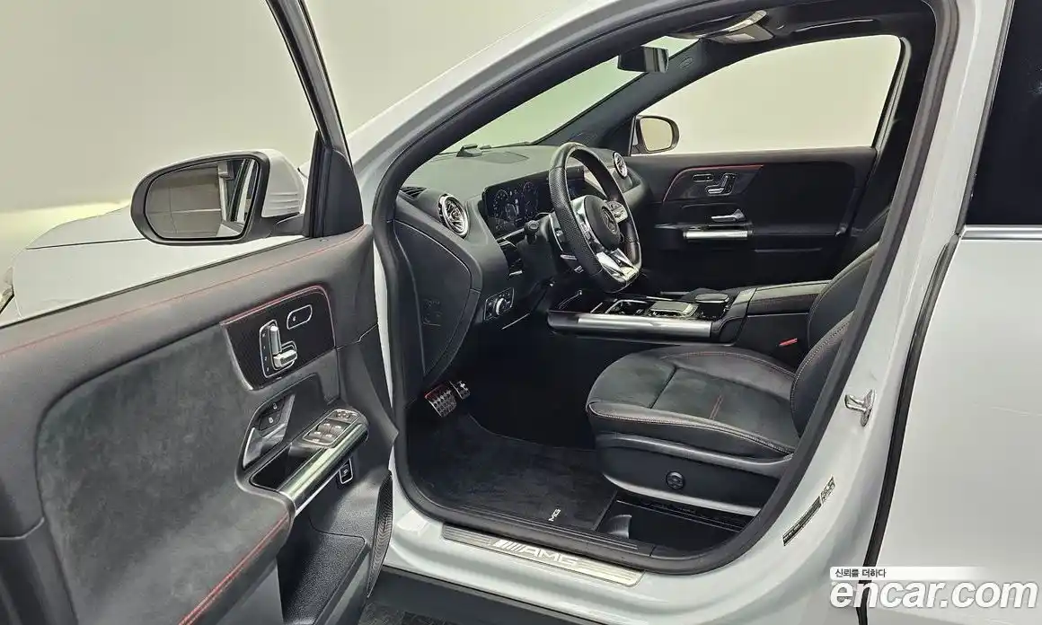 Mercedes-Benz GLA-Class 2022 2.0 гидро, фото 10