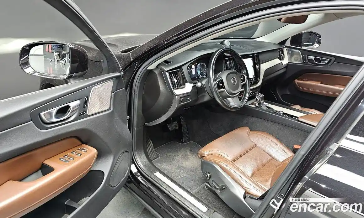 Volvo XC60 2020 2.0 автомат (гидро), фото 11