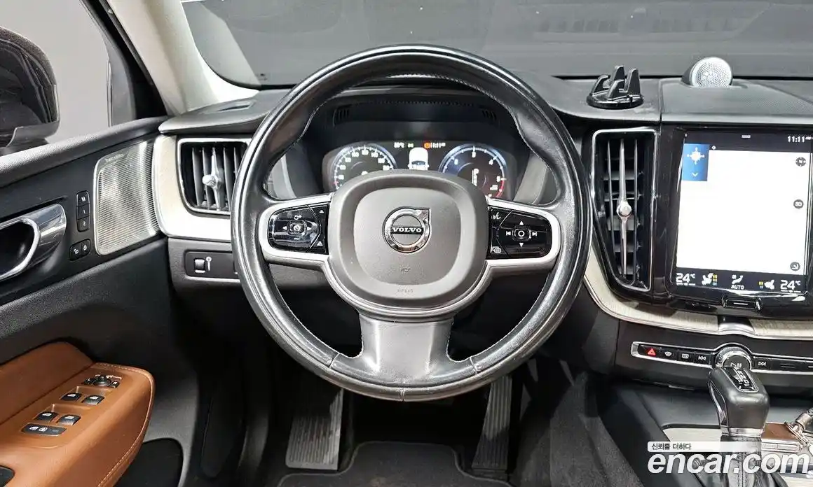 Volvo XC60 2020 2.0 автомат (гидро), фото 12