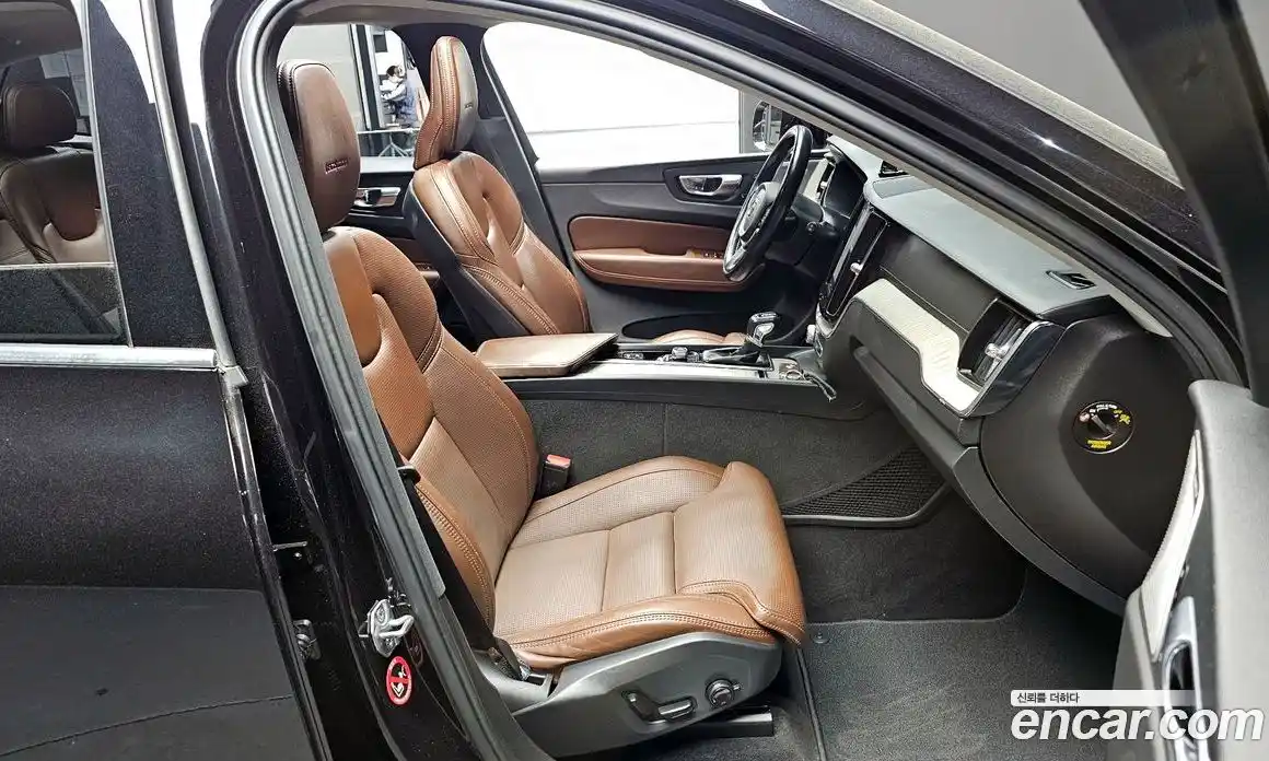 Volvo XC60 2020 2.0 автомат (гидро), фото 10