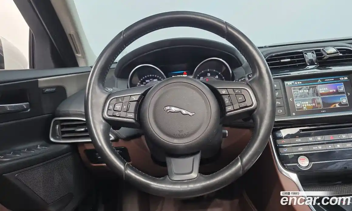 Jaguar XE 2015 2.0 гидро, фото 14
