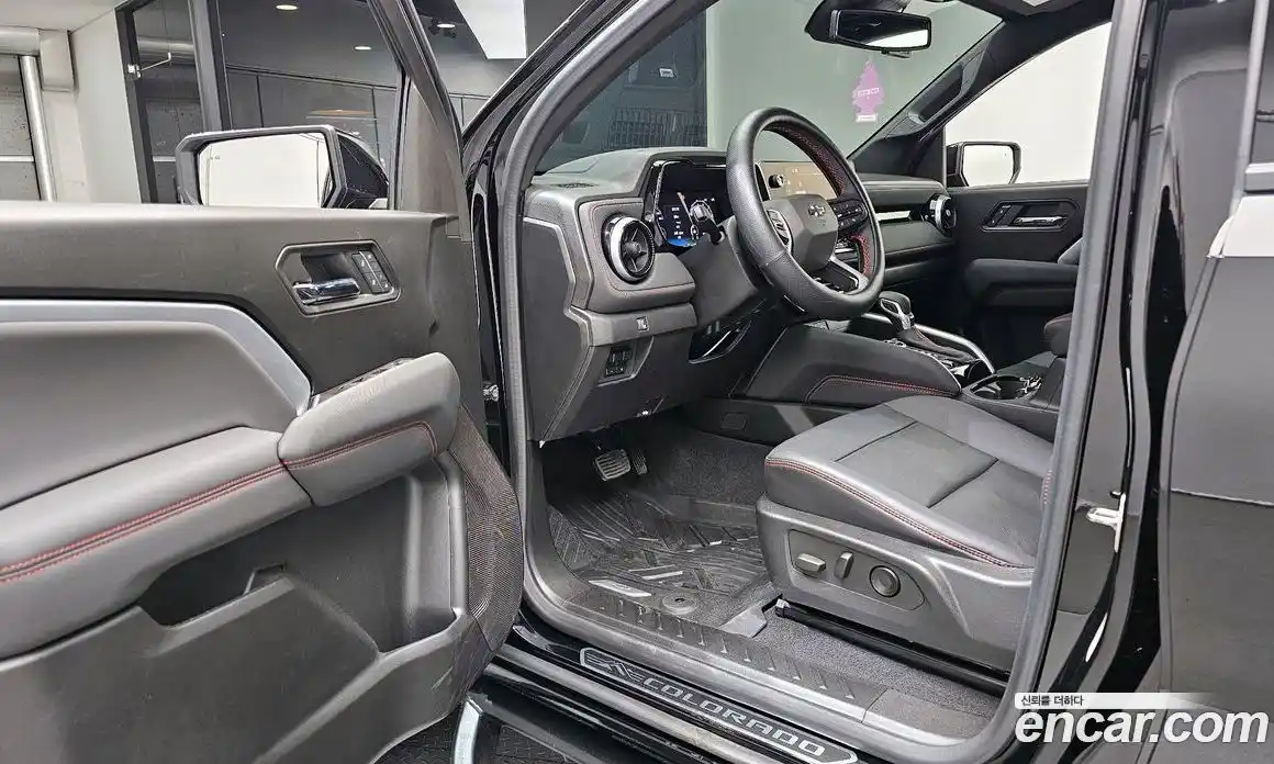Chevrolet Colorado 2024 2.7 автомат (гидро), фото 13