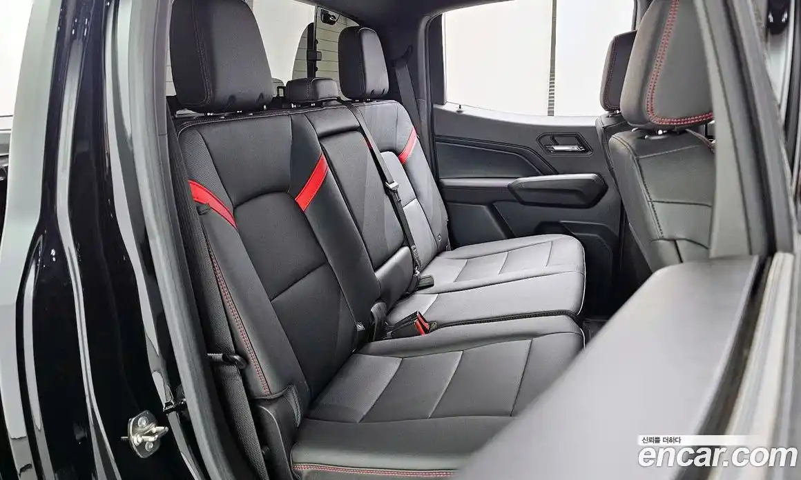 Chevrolet Colorado 2024 2.7 автомат (гидро), фото 17