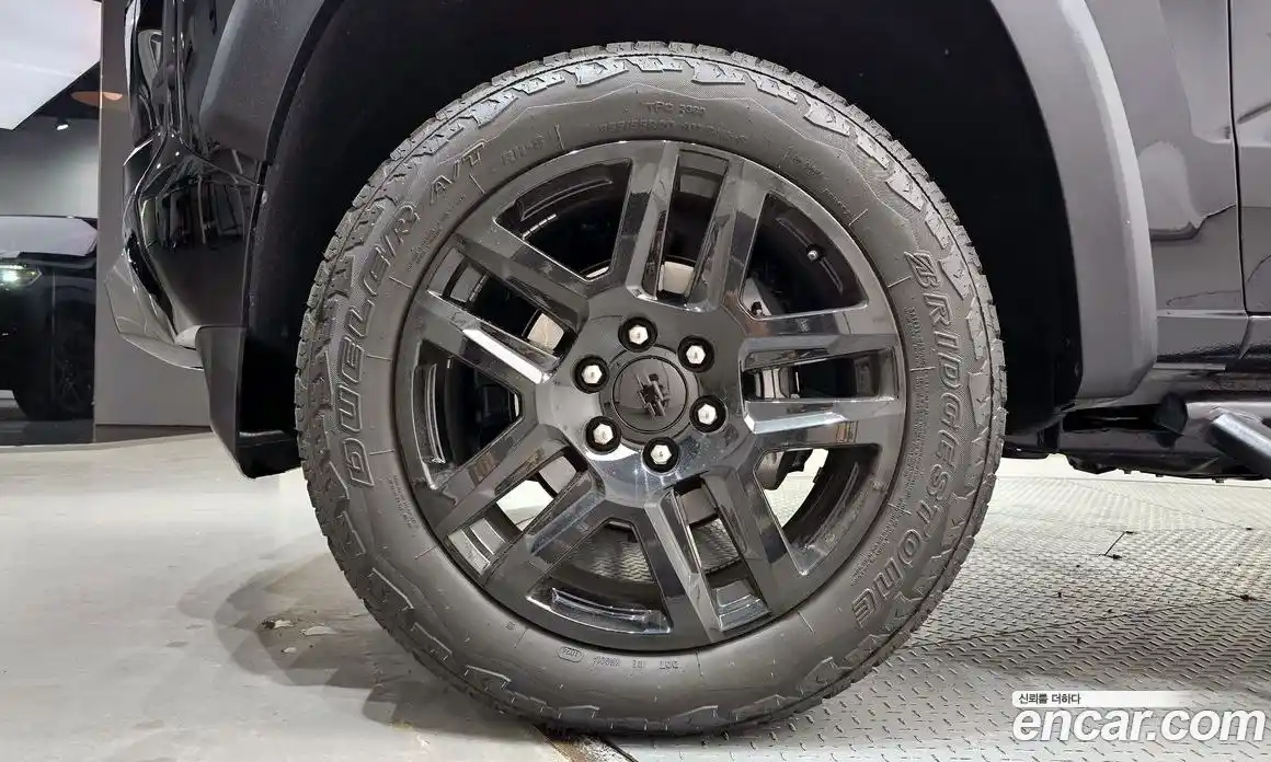 Chevrolet Colorado 2024 2.7 автомат (гидро), фото 5