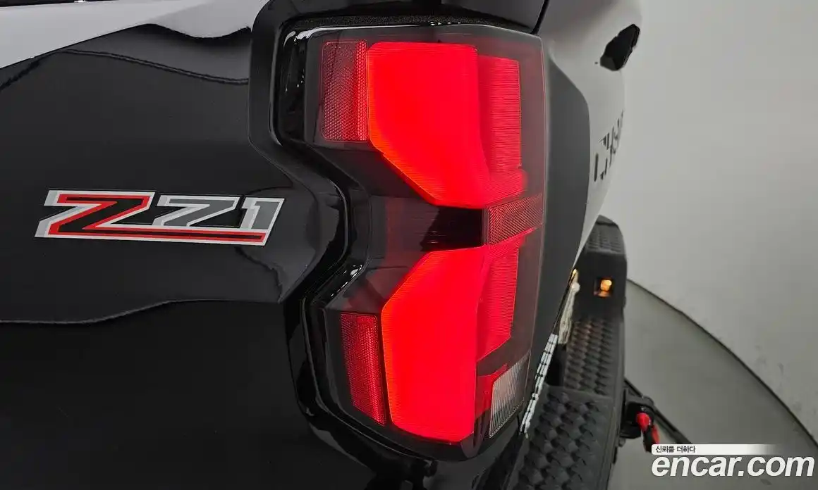 Chevrolet Colorado 2024 2.7 автомат (гидро), фото 9