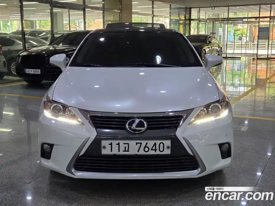 Lexus CT200h 2015 1.8 гидро, фото 2