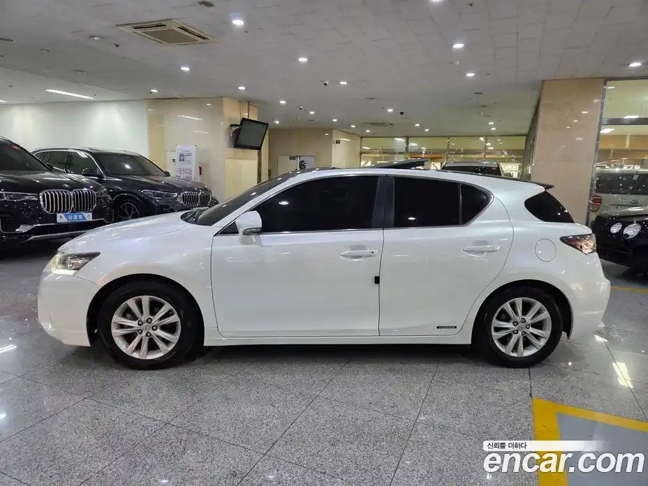Lexus CT200h 2015 1.8 гидро, фото 3