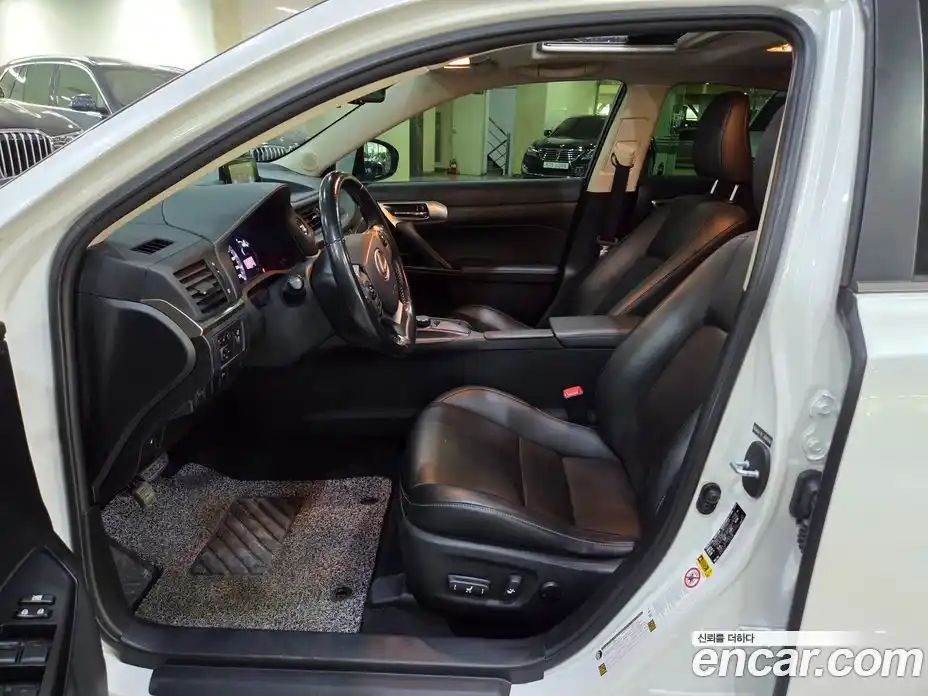 Lexus CT200h 2015 1.8 гидро, фото 6